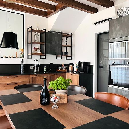 Casa Di Alex | Sirmione Apartment Luaran gambar