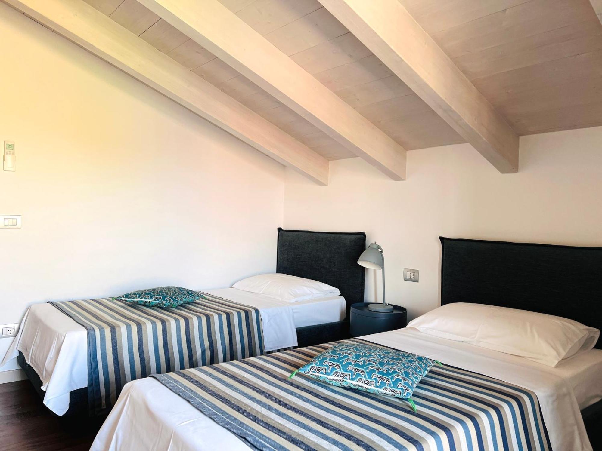 Casa Di Alex | Sirmione Apartment Luaran gambar