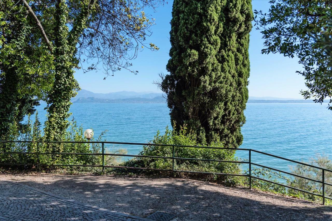 Casa Di Alex | Sirmione Apartment Luaran gambar
